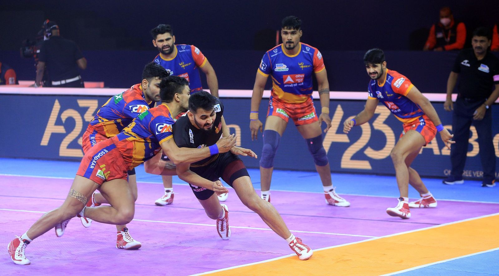 Pro Kabaddi PKL 8: UP Yoddha pip Telugu Titans 39-33