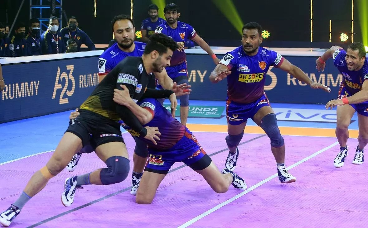 Dabang Delhi Beat Telugu Titans - Pro Kabaddi PKL 8