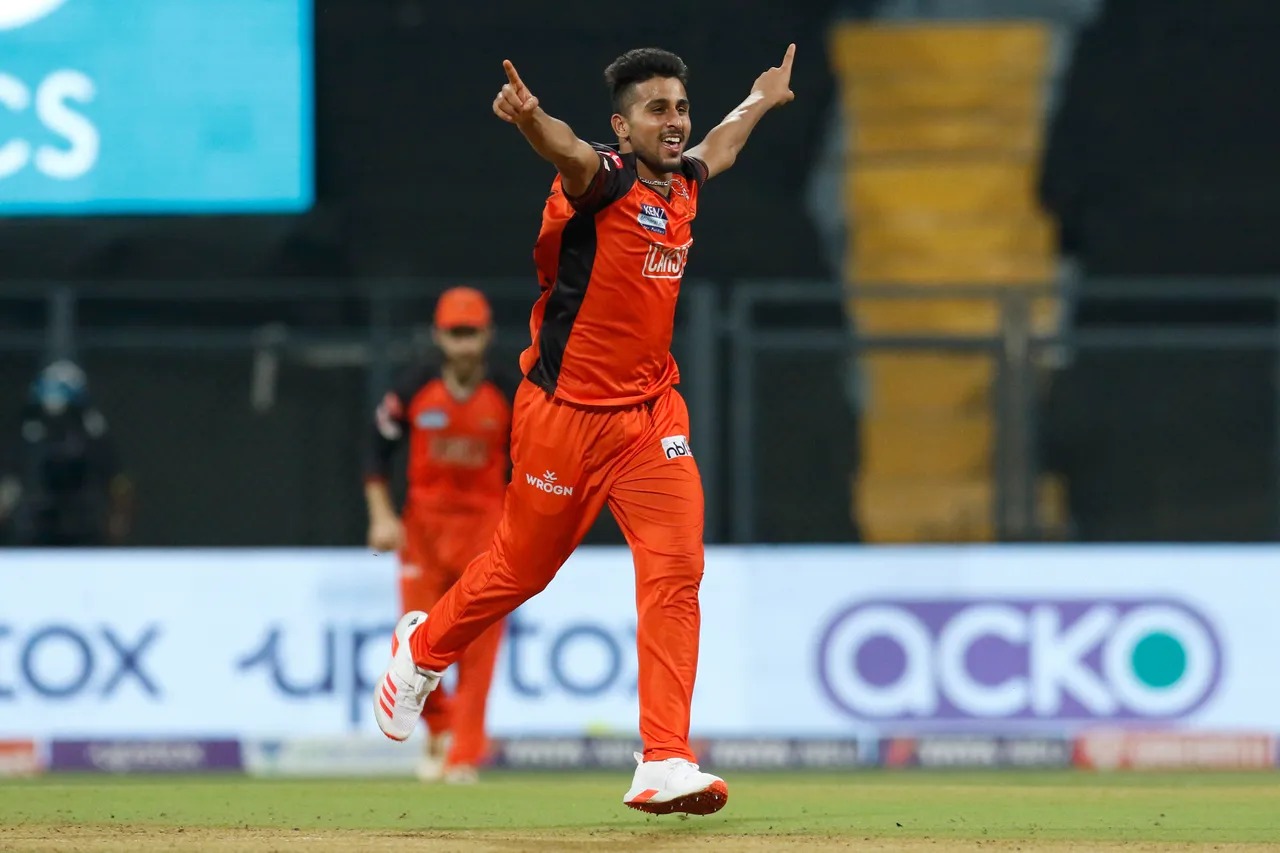 IPL 2022: Umran Malik breathes FIRE, VENOMOUS 152.8KPH YORKER smashes Wriddhiman Saha's STUMPS - Watch video