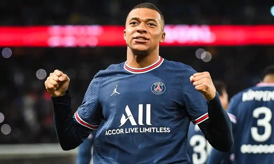 Kylian Mbappe Transfer News: BREAKING NEWS!! Kylian Mbappe has decided to STAY at PSG despite huge interest from European giants Real Madrid