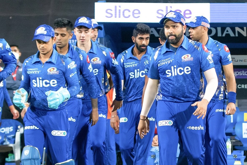 IPL 2023: Watch Mumbai Indians CELEBRATE MOST A Hit IPL Captain Rohit ...