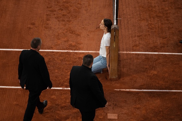 Environmental activist disrupts French Open semi-final