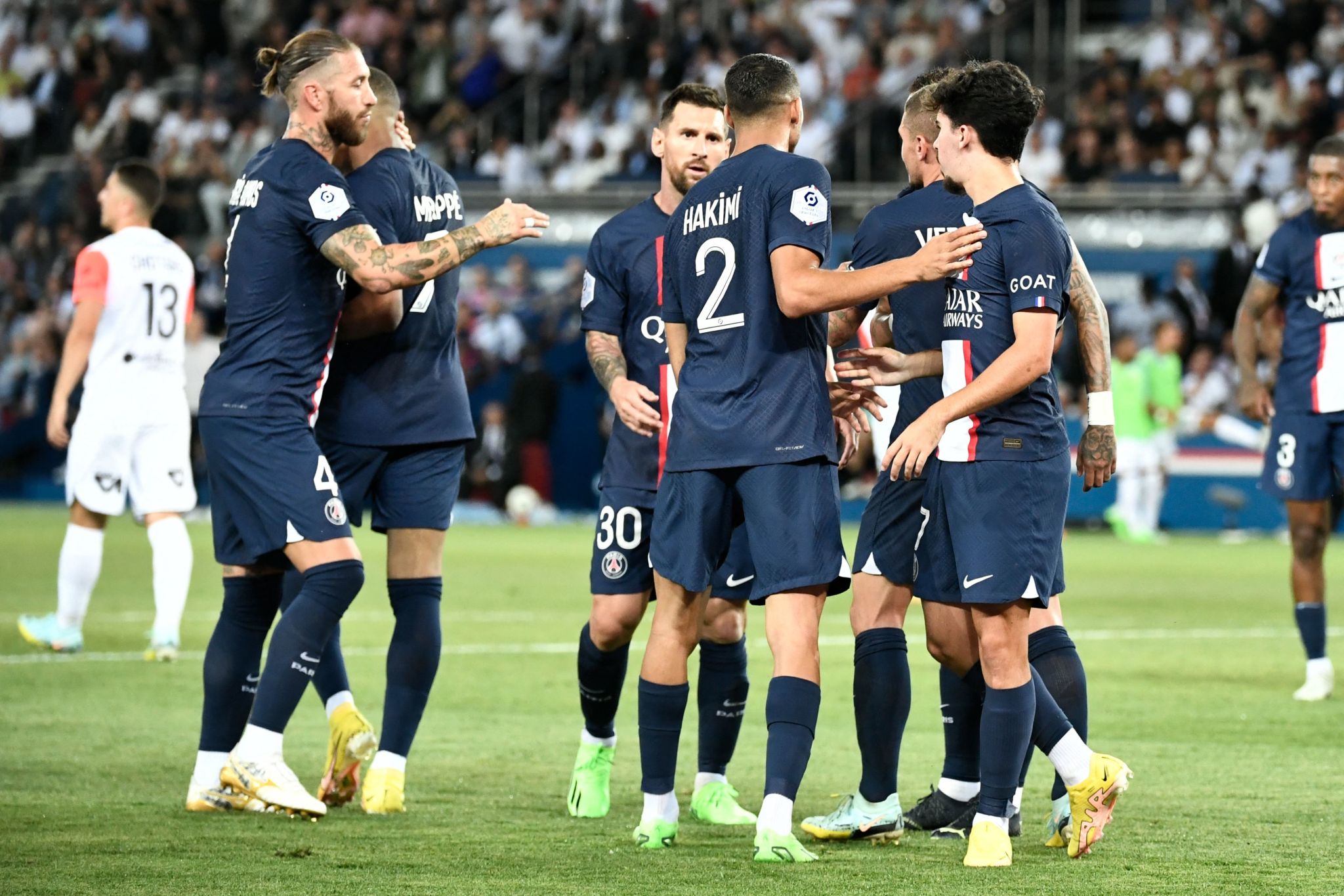 Vs paris. PSG vs Монпелье. Neymar vs Montpellier 9 2 2023. PSG Live. Neymar vs Montpellier.