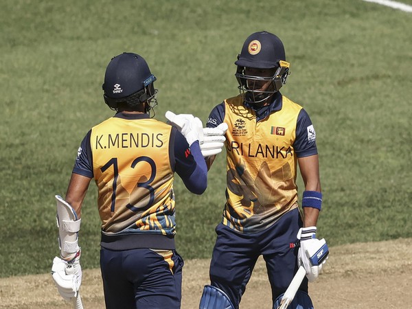 Sri Lanka skipper Dasun Shanaka in #T20WorldCup jersey! 😍 How do you rate  the two? 🏆️ #RoaringForGlory