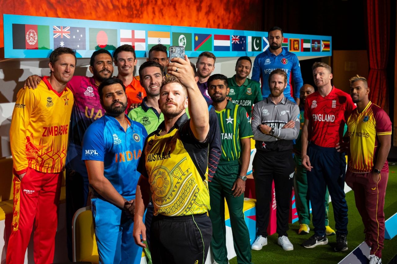 T20 World Cup 2022 Aaron Finch clicks a super cool selfie with the