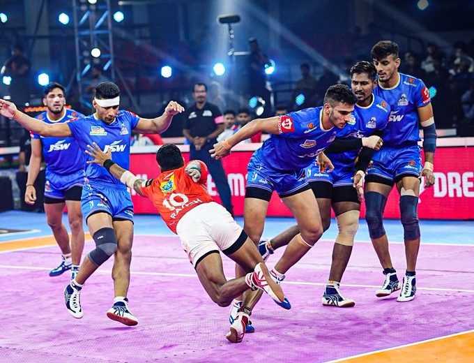 Pro Kabaddi: Gujarat Fortunegiants beat Haryana Steelers 47-37