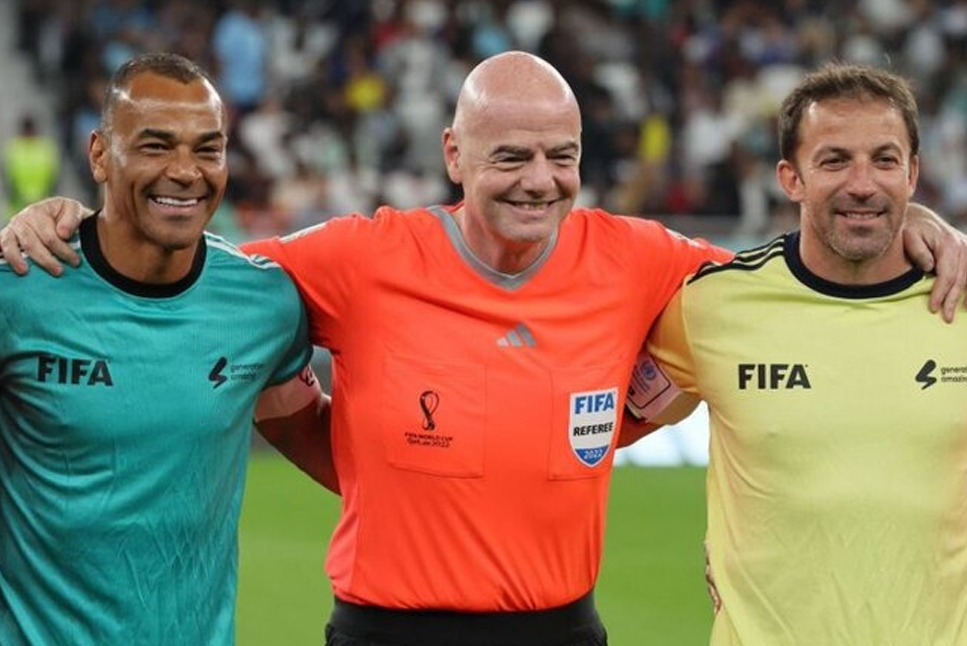 Doha, Qatar. 16th Dec, 2022. 2022 FIFA World Cup Press Conference before  Final Games Dec 16th. Gianni Infantino, President of FIFA speaking to the  press Credit: Action Plus Sports Images/Alamy Live News