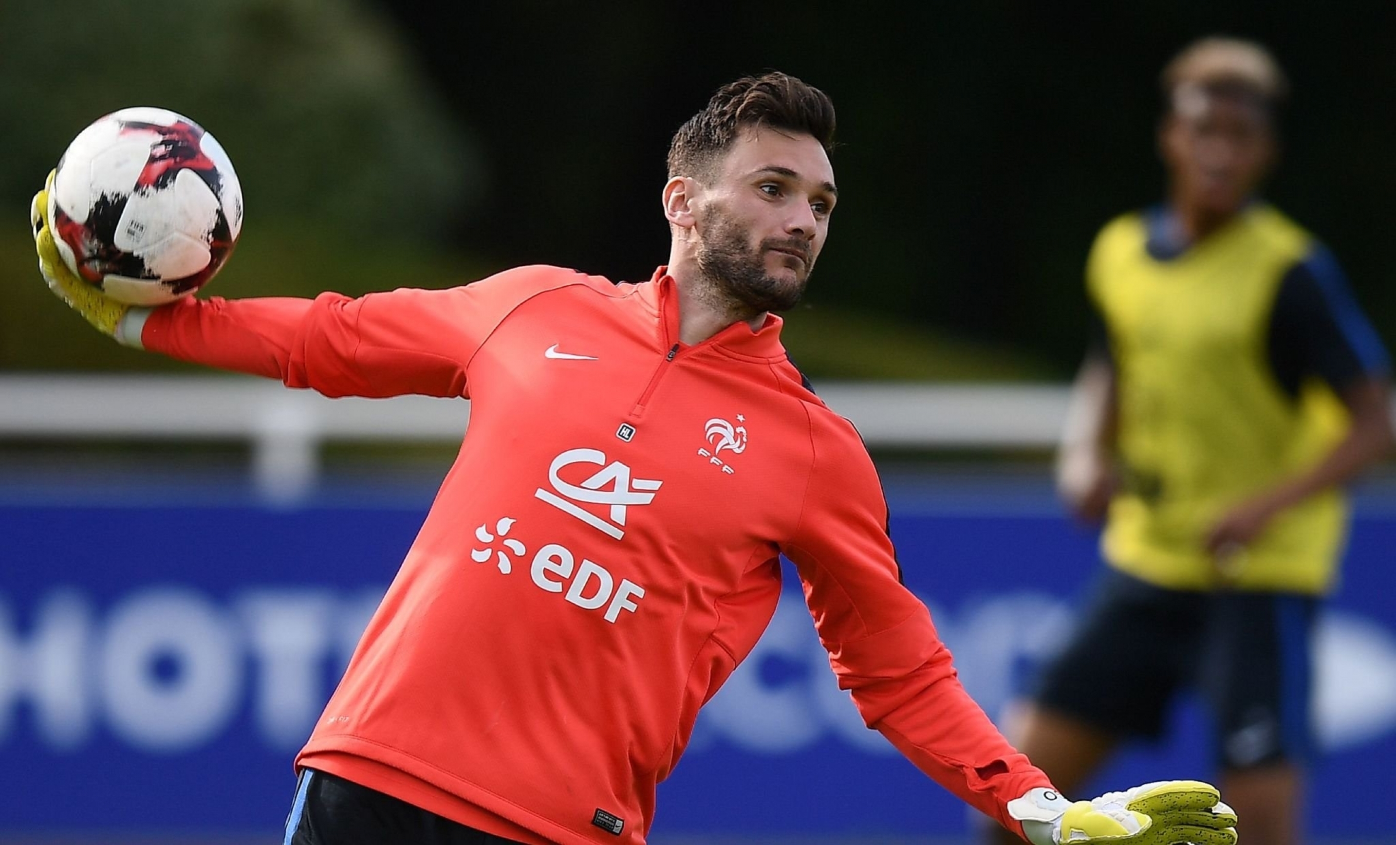 France captain kum 36 mi Hugo Lloris chuan international football a chawlh  san thu a puang.