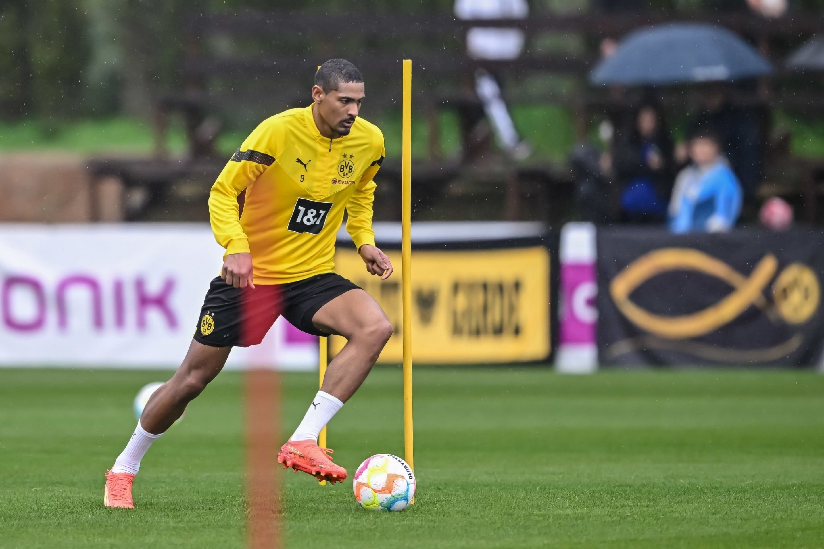 Sebastian Haller Cancer: Dortmund's Haller ready for comeback after ...