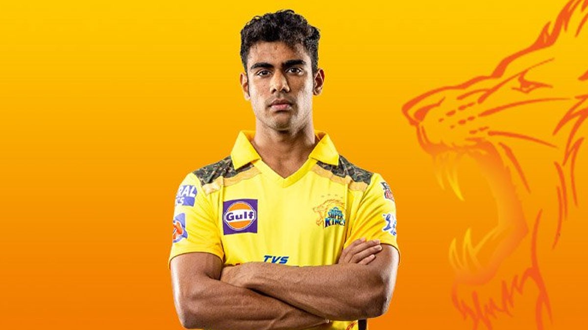 Gt Vs Csk Ms Dhoni Hands India U19 Hero Rajvardhan Hangargekar Debut Becomes One Of The 6108