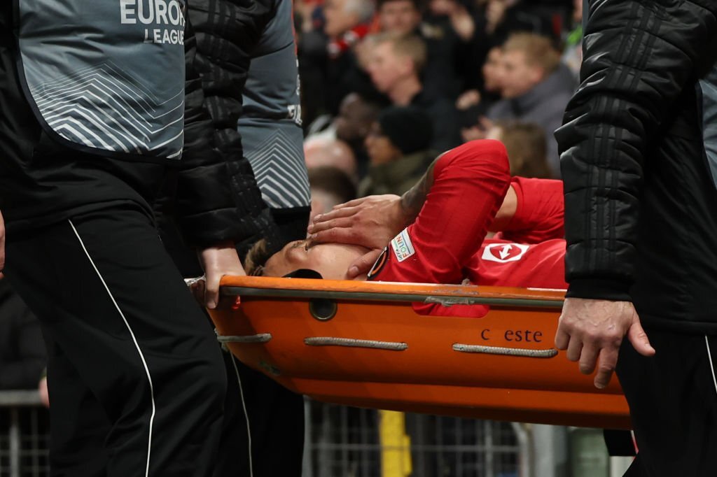 Lisandro Martinez Injury, Manchester United vs Sevilla, Lisandro Martinez, Harry Maguire, Marcel Sabitzer, Man United, UEFA Europa League, Raphael Varane