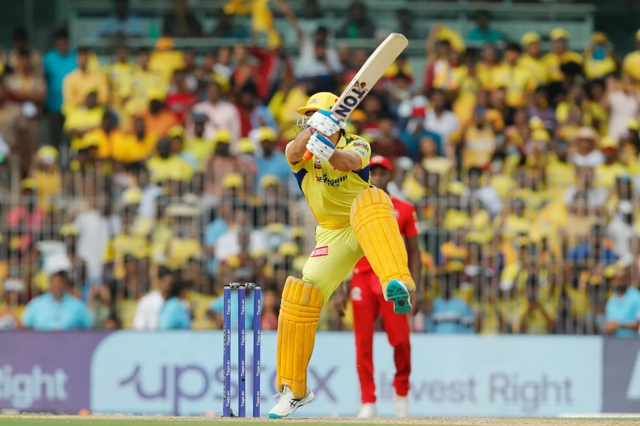 Ms Dhoni Six Watch Ms Dhoni Smash Two Consecutive Sixes In Final Over Of Csk Innings Drives 4607