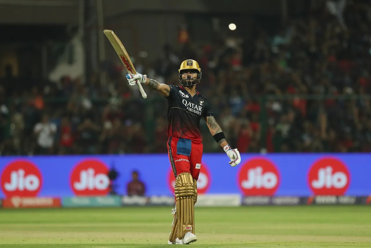 RCB vs MI: WATCH Virat Kohli mauls Jofra Archer & Co in homecoming after 4 years, fans welcome King Kohli as RCB star waves bat to packed Chinnaswamy Stadium - Check pics