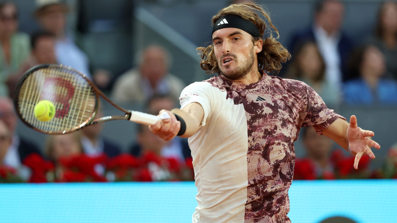 Stefanos Tsitsipas clinches first title of season, beats de Minaur