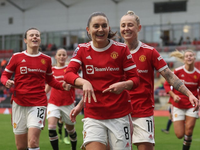 Manchester United stay top of WSL, Chelsea chasing hard