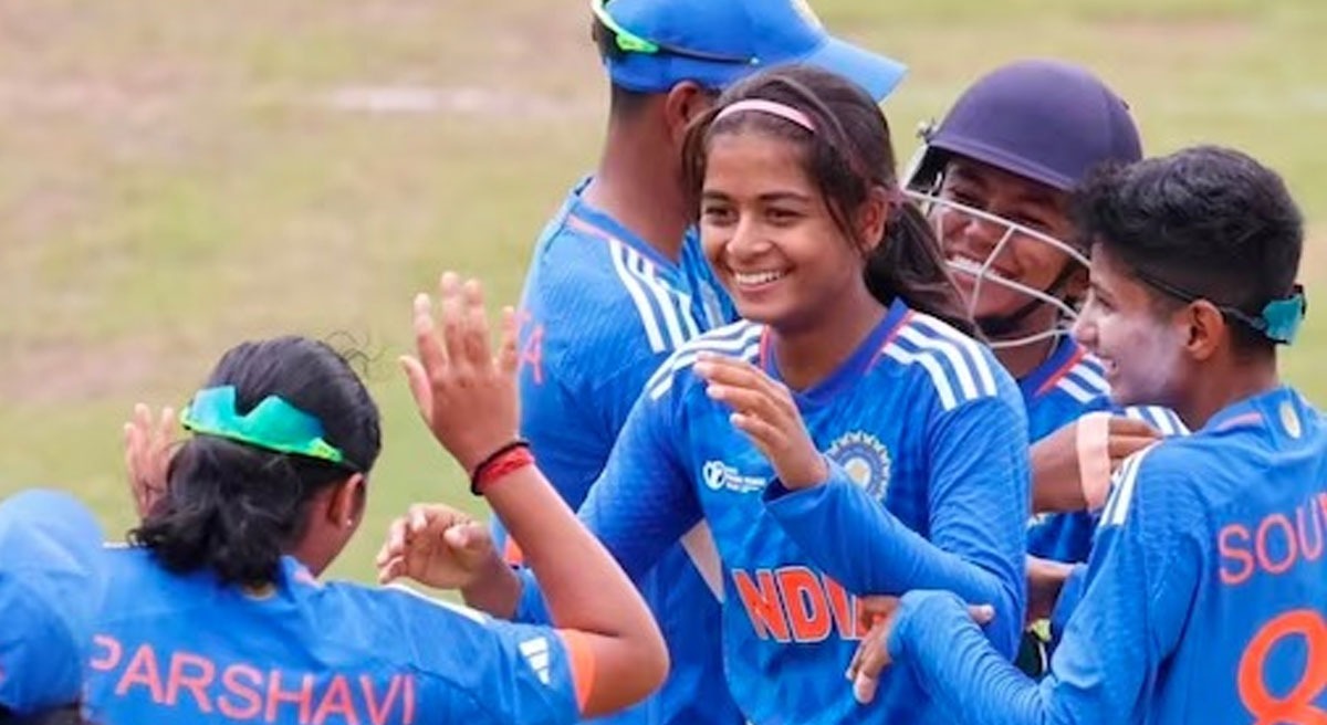 WATCH RCB sensation Shreyanka Patil take 5/2 to decimate Hong Kong in ...