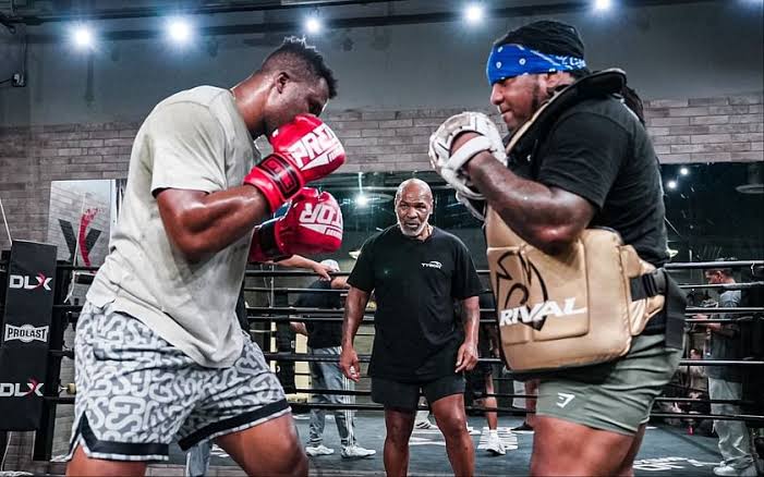 Tyson Fury vs. Francis Ngannou purse, salaries: How much money will they  make for 2023 boxing match?