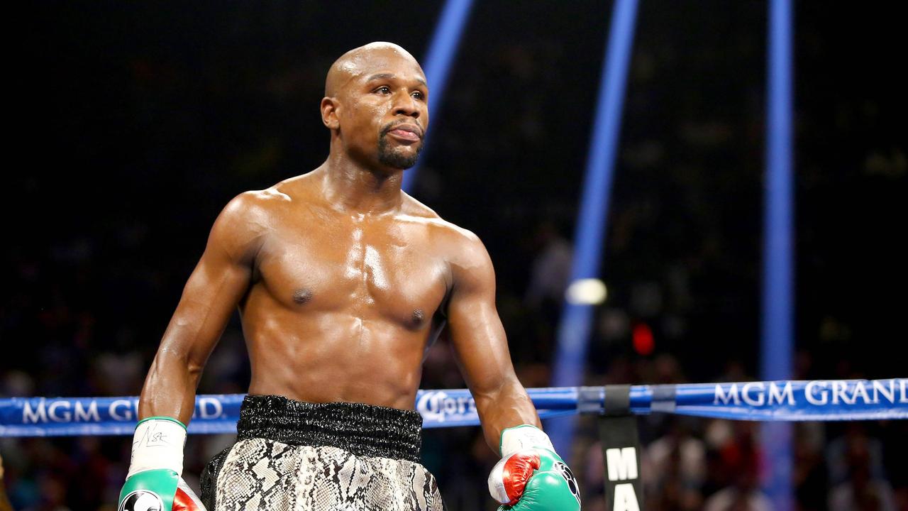 Funny Fan Pokes Fun at Floyd Mayweather in Hilarious Encounter